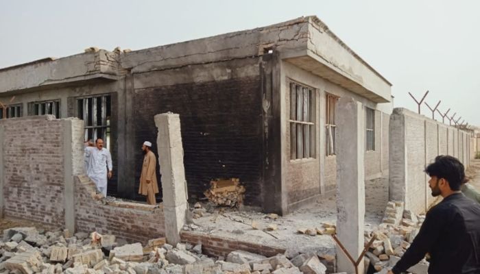 په پښتونخوا کې ناپېژاندو وسله‌والو د نجونو یو ښوونځی په بمونو الوځولی