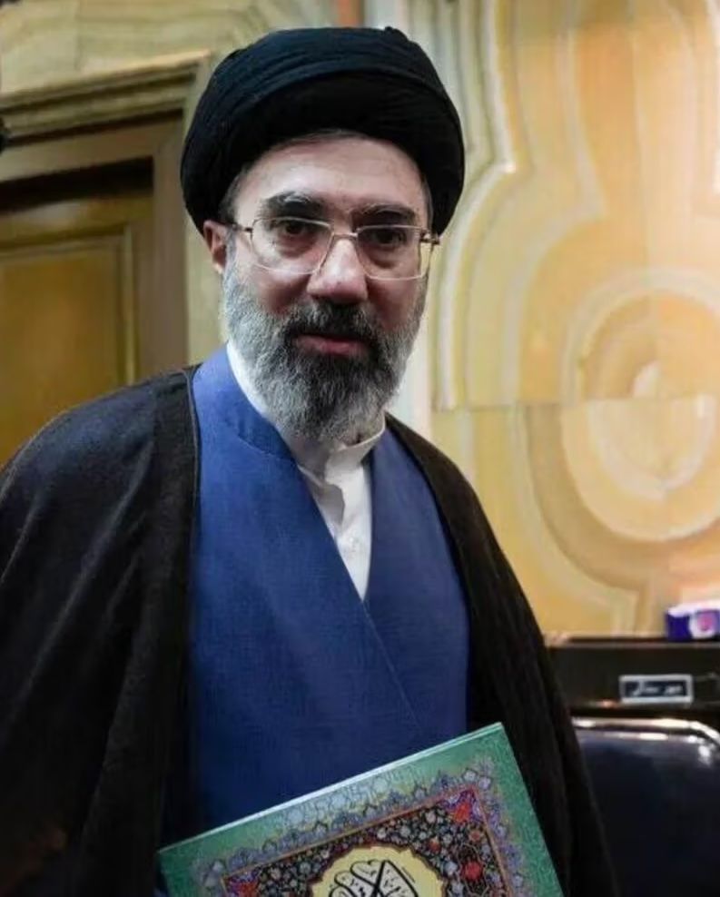 فاکس‌نیوز: مجتبی خامنه‌يي د ژوندي پاتې کېدو لپاره د «بن‌لادن له طریقې» کار اخلي