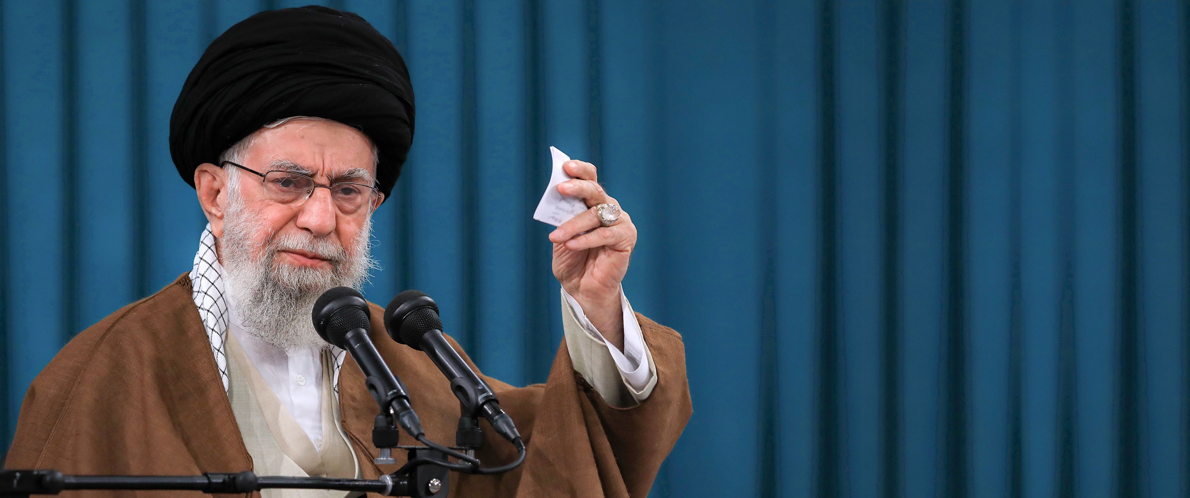 علی خامنه‌ای: سیاست جمهوری اسلامی در مورد همسایگان ایران درست است