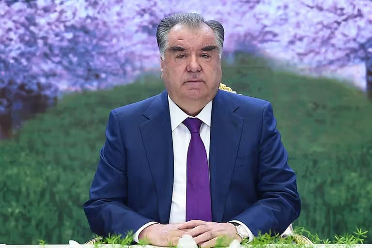 الرئيس الطاجيكي يعزي أسرة مواطنة قُتلت بإطلاق نار من طالبان على الحدود