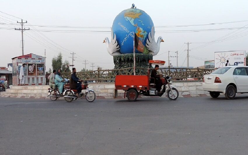 طالبان وايي په هلمند کې یې نږدې ۶۵ ټُنه قاچاقي وارداتي توکي ترلاسه کړي دي