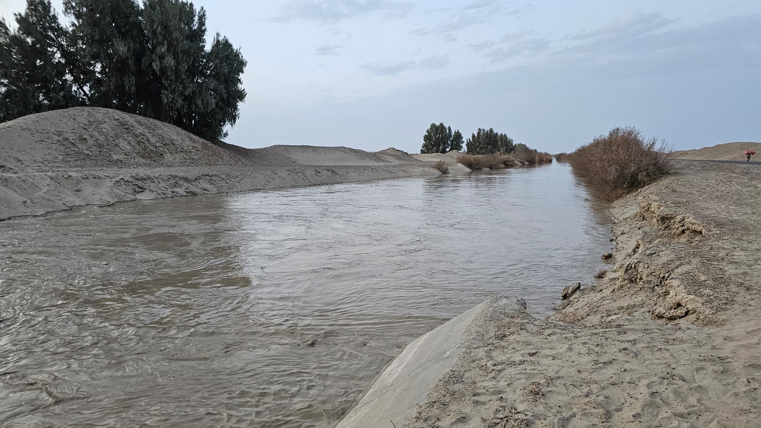 د کمال خان بند ډکېدو سره د نیمروز مرکز زرنج او ایران ته اوبه ورسېدې