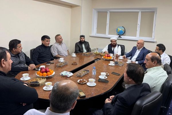 په مسکو کې د طالبانو سفیر په روسیه کې د افغان سوداګرو سره د ستونزو پر حل غږېدلی