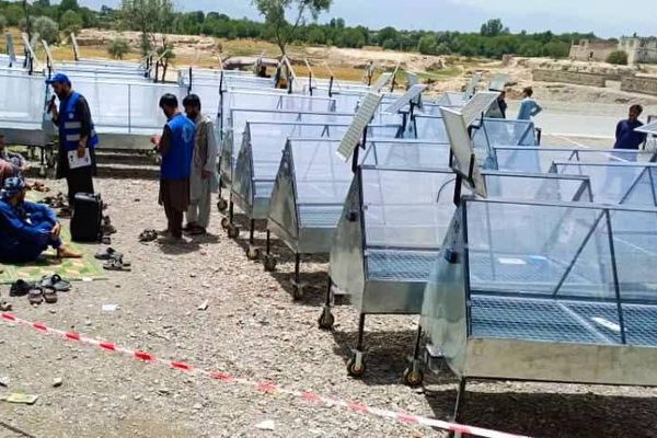 خوست کې ۳۵ بزګرانو ته د مېوو او سبزیجاتو وچولو سولري ماشینونه وېشل شوي