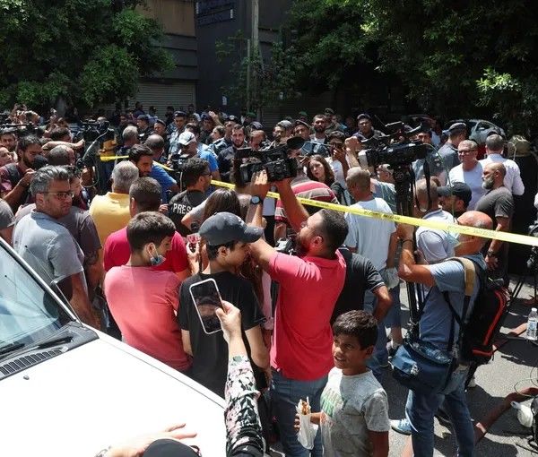 مردی در لبنان به خاطر آزادسازی سپرده‌اش کارکنان یک بانک را به گروگان گرفت