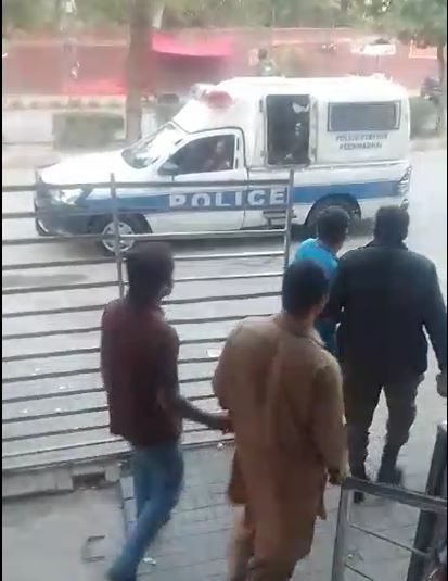 منابع از بازداشت چند معلم افغان در یک مرکز آموزشی مهاجران در پاکستان خبر دادند