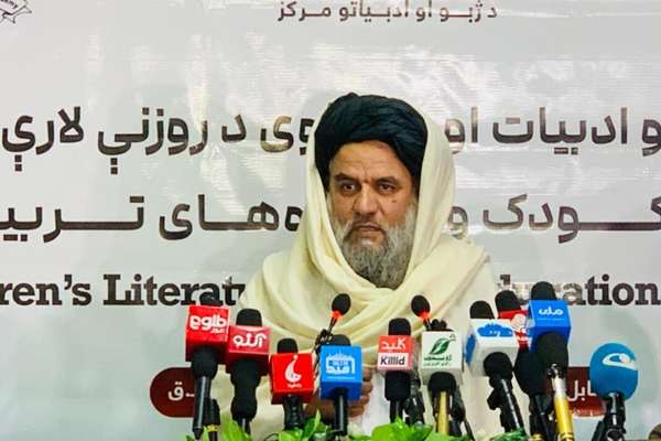 د طالبانو اطلاعاتو او کلتور وزیر وايي زرګونه یتیمان په دارالایتامونو کې تر روزنې لاندې دي