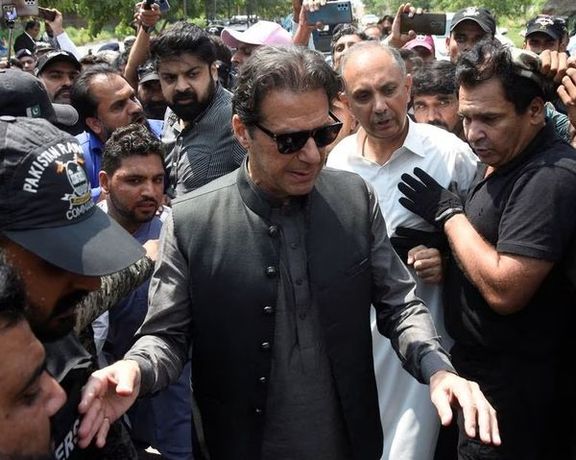 پس از چند روز مقاومت در برابر پولیس؛ عمران خان به دادگاه عالی لاهور رفت