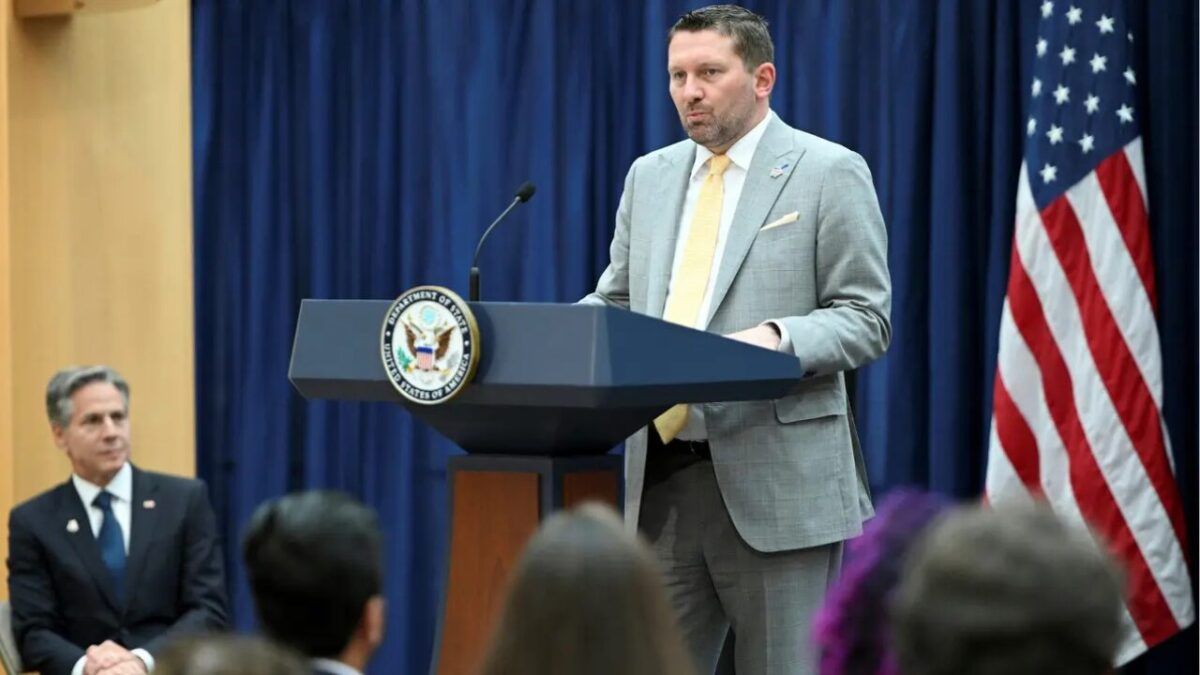 د افغان اېواک مشر: د افغانانو د ژغورنې لپاره باید احساساتي څرګندونې نه، عملي اقدامات وشي