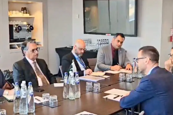 Pakistan’s FM Meets EU Special Representative for Afghanistan to Discuss Peace in Region