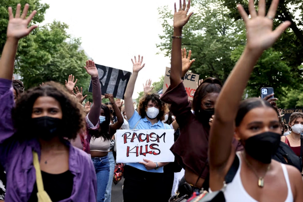 نوې څېړنه: د جرمني په رسمي بنسټونو کې توکمپالنه ژورې ریښې لري