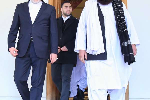 د ایران د بهرنیو چارو وزیر له متقي سره د پاکستان او طالبانو پر اړیکو خبرې کړې دي