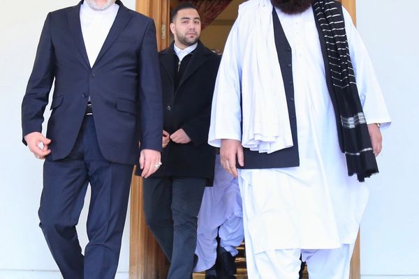 د ایران د بهرنیو چارو وزیر له متقي سره د پاکستان او طالبانو پر اړیکو خبرې کړې دي