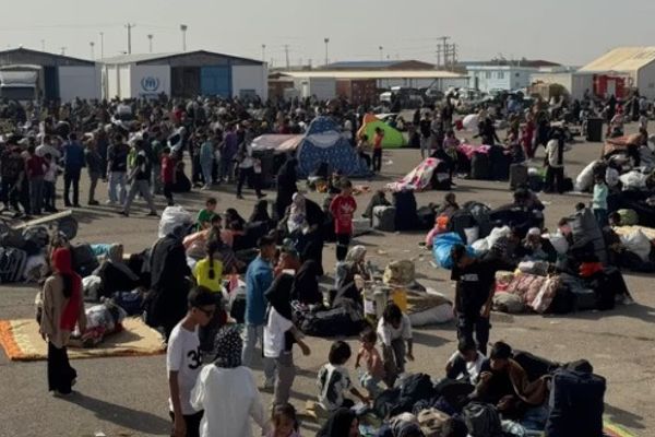 Over 1300 Iranian, Afghan Figures Call For End To Migrant Crackdown In Iran