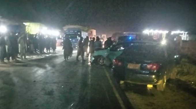 په لغمان کې د ټرافیکي پېښې له امله ۳ کسه مړه او ۱۸ نور ټپیان دي