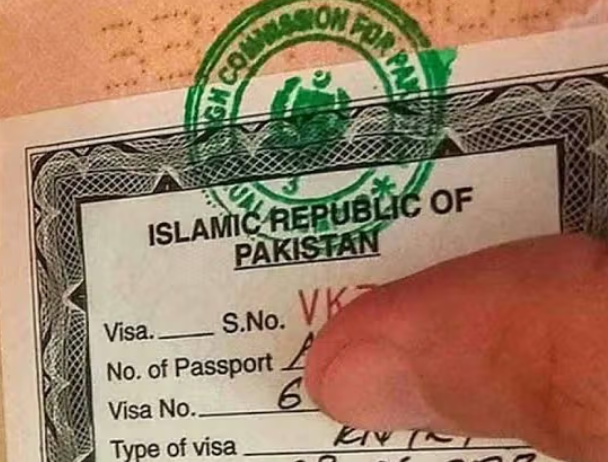 تأشيرة باكستان تُباع في السوق السوداء في كابل بسعر يصل إلى 1500 دولار