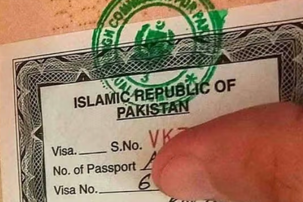 تأشيرة باكستان تُباع في السوق السوداء في كابل بسعر يصل إلى 1500 دولار