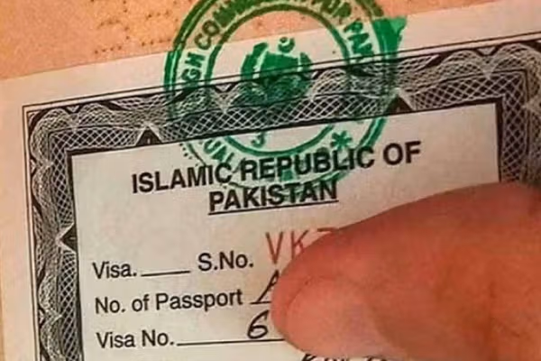 تأشيرة باكستان تُباع في السوق السوداء في كابل بسعر يصل إلى 1500 دولار