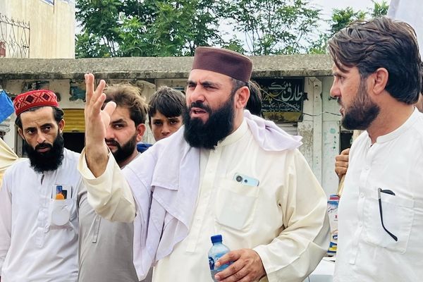 باجوړ کې پښتون ملتپال مولانا خان زیب په ډزو کې ټپي شوی