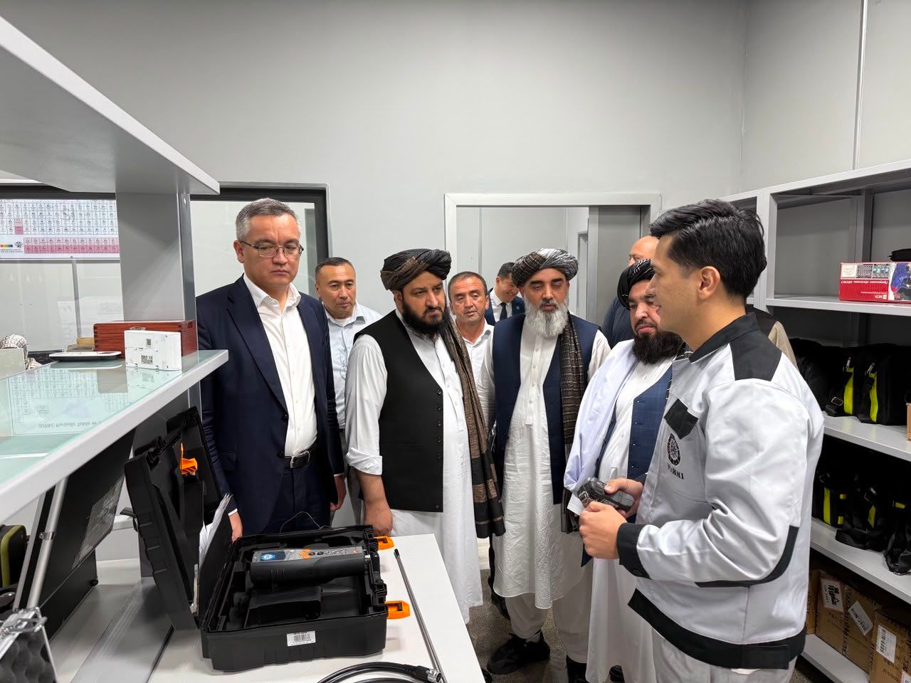 طالبانو له ازبکستانه د برېښنا د تخنیکي ظرفیت لوړولو په برخه کې د همکارۍ غوښتنه کړې