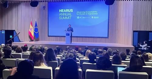 د هسپانیا لومړي وزیر د افغان ښځو او نجونو په نامه ځانګړې خونه پرانېسته