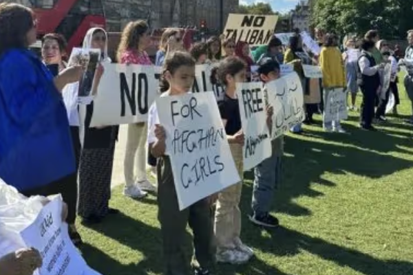 احتجاجات عالمية في 14 مدينة تأييداً للمرأة الأفغانية ورفضاً لحكم طالبان