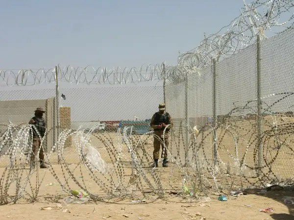 ارتش پاکستان از کشته و زخمی شدن دستکم ۱۳ شبه‌نظامی در چترال خبر داد 