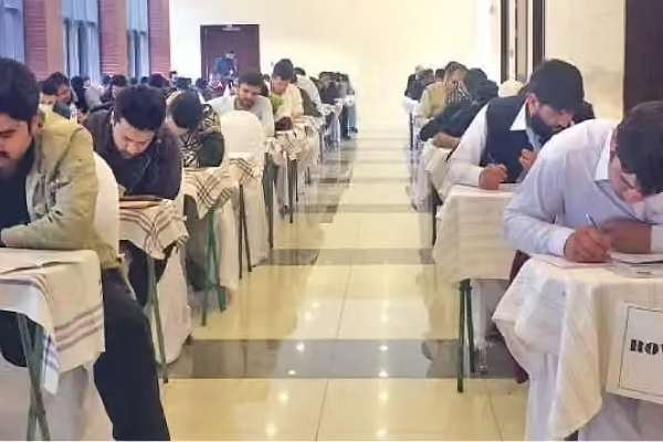پاکستان د طب افغان محصلینو ته له دغه هېواده د وتلو امر کړی