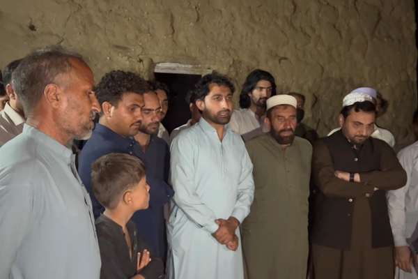 خیبر کې د وژل شویو دوو ځوانانو خپلوان: اشفاق او هدایت بېګناه وو