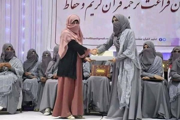 د طالبانو د کابینې دوه غړي: ملا هبت الله غواړي د نجونو پر مخ د مدرسو دروازې هم وتړي