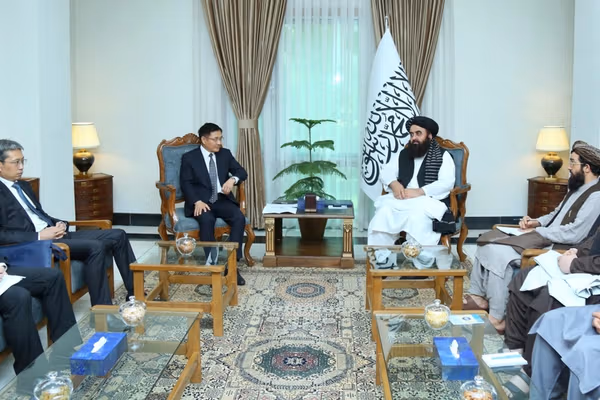 امیرخان متقي او د چین ځانګړي استازي د «ارومچي خبرو» پر دوام ټینګار کړی