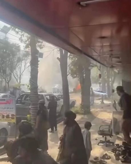 طالبان بدون اعلام آمار تلفات گفت همه قربانیان انفجار در وزیر اکبرخان غیرنظامی هستند