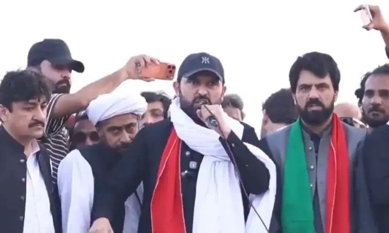 د تحریک انصاف ګوند پراخ لاریون؛ لاریونوال پېښور ته رسېدلي