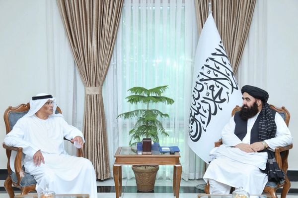 متقي په کابل کې د متحده عربي اماراتو سفیر سره د مخه ښې ناسته کړې
