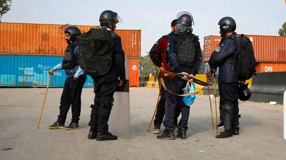 د واده په ګلپوښ موټرو کې اسلام اباد ته د تحریک انصاف تلونکي پلویان نیول شوي