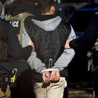 اداره مهاجرت امریکا یک دانشجوی افغان مبتلا به سرطان مغز را بازداشت کرده است