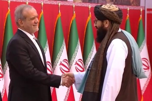 دیپلوماتهای طالبان در مراسم بزرگداشت از انقلاب ۵۷ ایران شرکت کردند