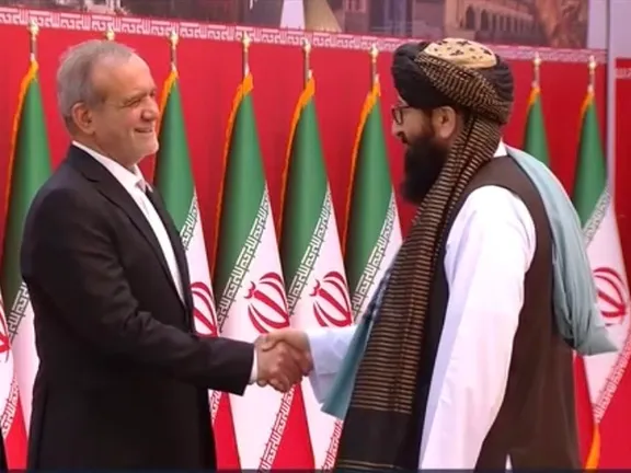 دیپلوماتهای طالبان در مراسم بزرگداشت از انقلاب ۵۷ ایران شرکت کردند