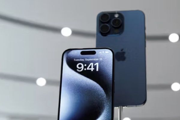 Taliban Leader Sought Clerics’ Ruling To Ban Smartphones Before Internet Shutdown