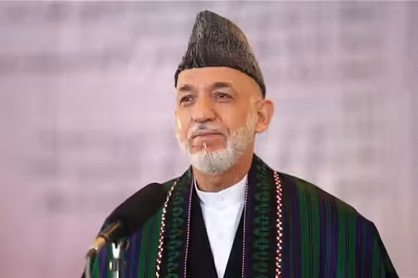 حامد کرزی: اوس د پښېمانۍ او پخلاینې وخت دی افغانان باید له څلورو لسیزو جګړې تېر شي