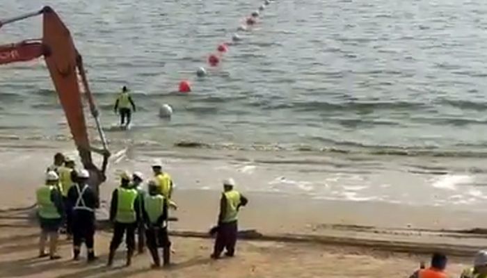 د نړۍ په کچه یو مهم سمندري کېبل «سب‌میرین کېبل» د پاکستان کراچۍ ښار ته رسېدلی دی