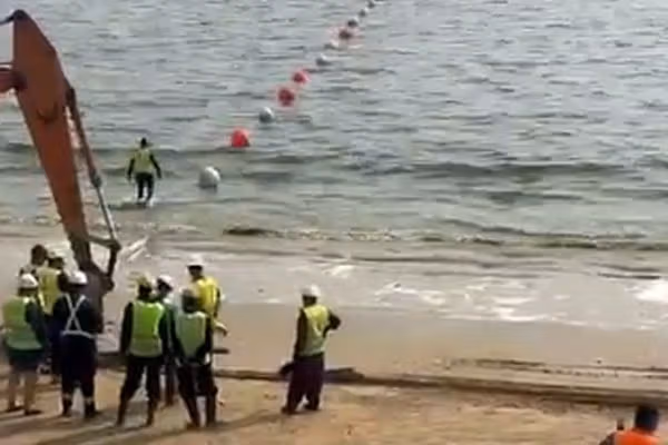 د نړۍ په کچه یو مهم سمندري کېبل «سبمیرین کېبل» د پاکستان کراچۍ ښار ته رسېدلی دی