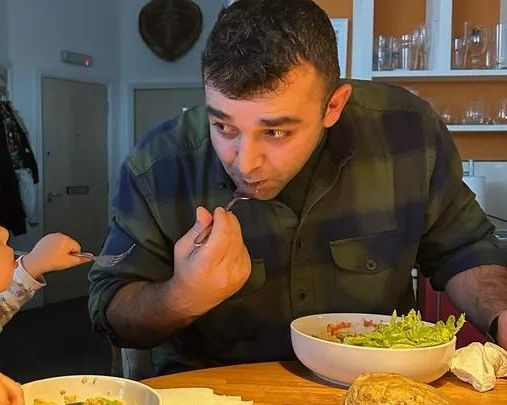 ضابط أفغاني يتعرض لهجوم في بريطانيا يتسبب بإصابات خطيرة له