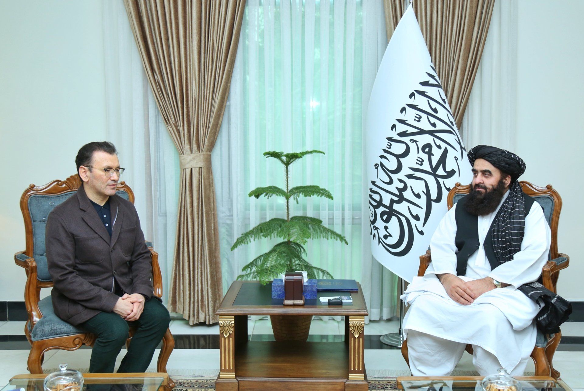 متقي د ازبکستان د ولسمشر له مرستیال سلاکار سره پر دوه اړخیزو اړیکو غږېدلی