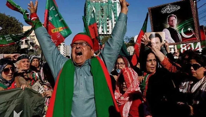 پاکستاني رسنۍ: د اسلام اباد په لاریونونو کې د احتمالي بریدونو د ګواښ خبرداری ورکړل شوی