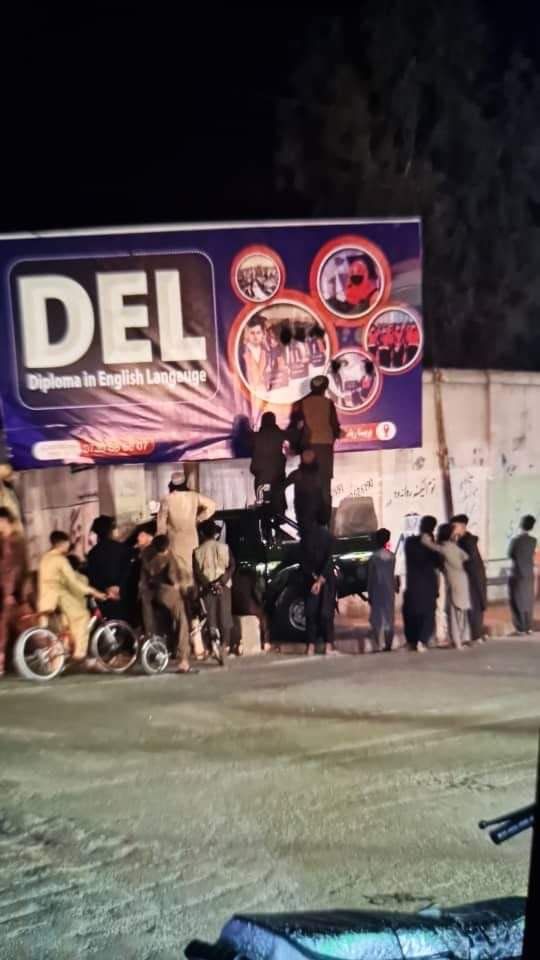 د جلال اباد ښار ځینې اوسیدونکي وايي طالبانو د بېنرونو انځورونه تور کړل