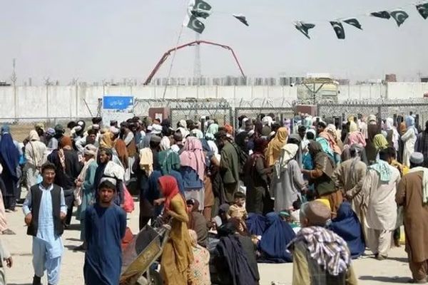 طالبان وايي د روژې په ۶مه ورځ تر دوه نیم زره ډېر افغانان بېرته هېواد ته ستانه شوي دي