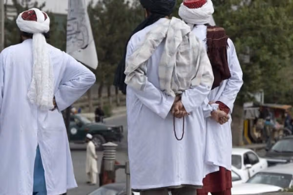 د مذهب تبديلي: طالبان اسماعیلي پیروان هڅوي چې سني شي