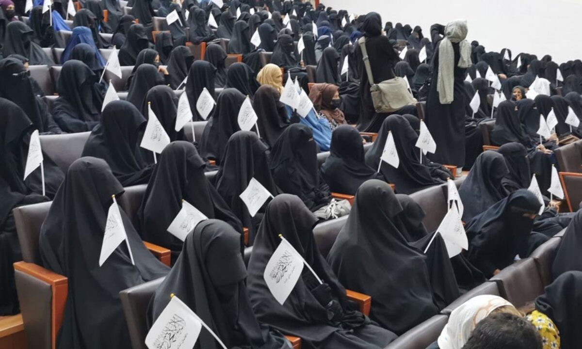 وعده طالبان در روز جهانی زن:مطابق رسوم پذیرفته شده خود برای زنان سهولت زندگی فراهم می‌کنیم