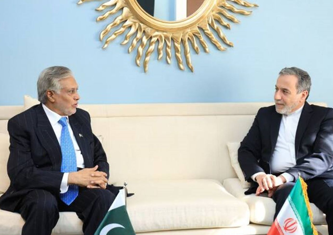 د ایران او پاکستان د بهرنیو چارو وزیرانو په ایران کې د روان وضعیت په اړه خبرې وکړې